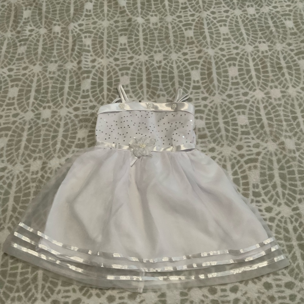 Girls white dress, 2-3 yrs old